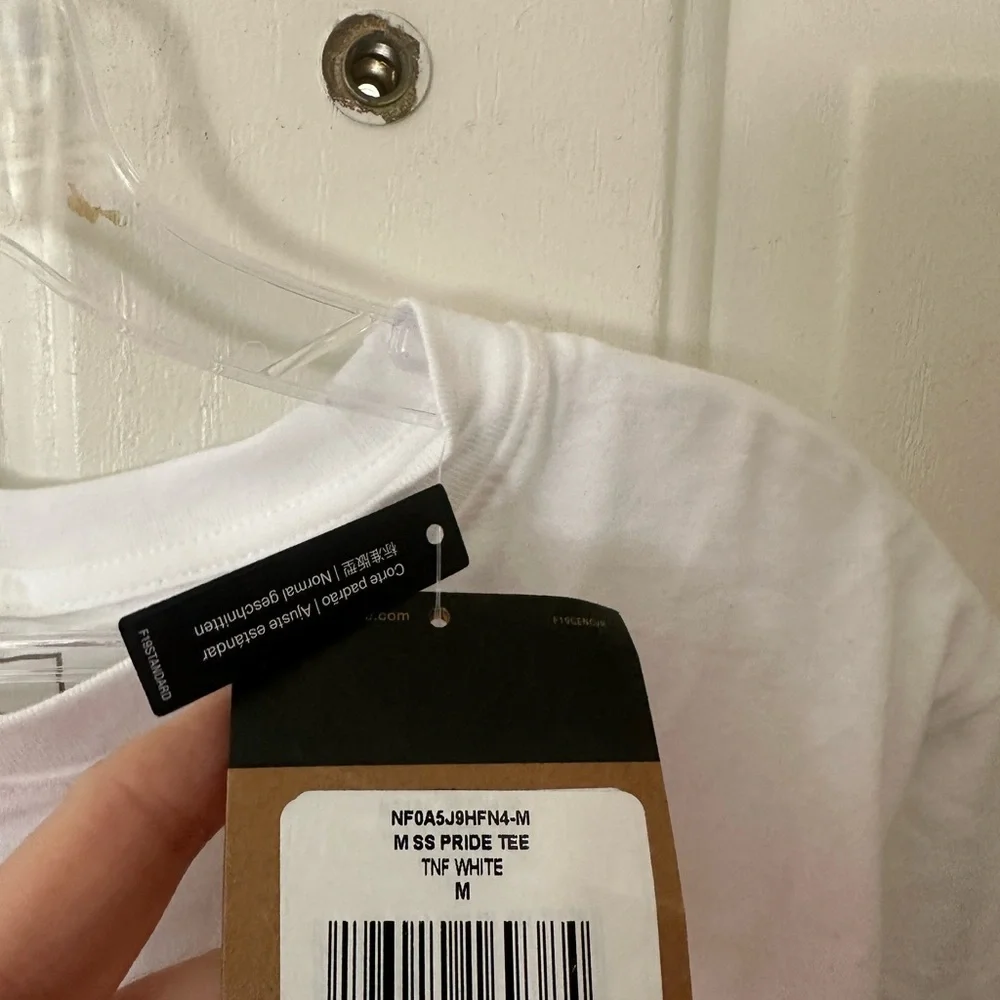 THE NORTH FACE MEN’S PRIDE LOGO TEE: WHITE: NWT: SZ M